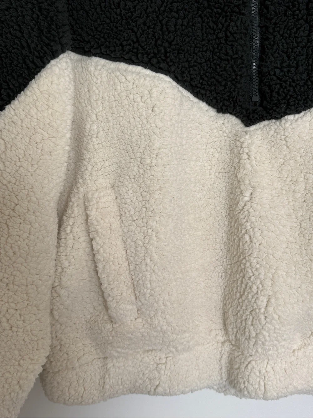 Two-Tone Sherpa Pullover Jacket in Black & Cream - Picture 4 of 15